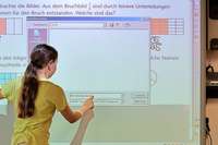 Die Grundschule Vorderes Kandertal erhlt 23 digitale Tafeln