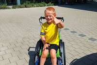 Ehrenkirchener Znfte sammeln fr den siebenjhrigen Tom, der im Rollstuhl sitzt