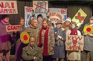Die Theaterbühne im Keller gastiert mit dem Stück "Rote Sonne - dunkle Nacht" in Wyhl