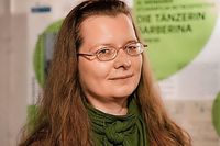 Kino-Organistin Anna Valiklina improvisiert an der Forchheimer Orgel zu "Kolhiesels Tchter"