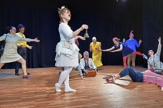 Das Jojo-Zentrum zeigt absurdes Clowntheater in Freiburg