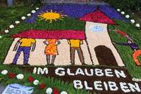 Blumenteppich in Breitnau: Kritische Auseinandersetzung mit dem Zustand der Kirche