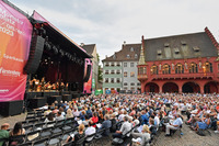 Finale auf dem Mnsterplatz: Das Freiburger Barockorchester ba-rockt Freiburgs gute Stube