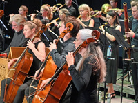 Fotos: Das Freiburger Barockorchester spielt auf dem Mnsterplatz