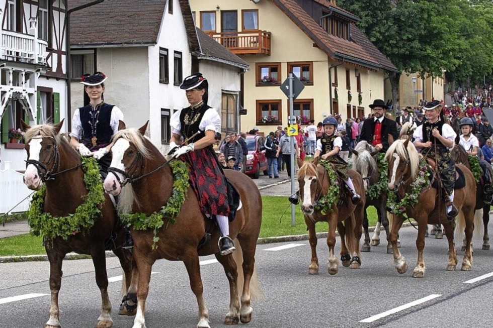 Tradition der Prozession mit Pferden und Reitern wird im Schwarzwald gepflegt - Badische Zeitung TICKET