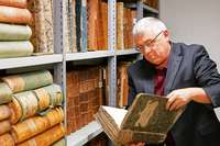 Archivar Andreas Lauble verwaltet zweieinhalb Kilometer Regale voller Akten
