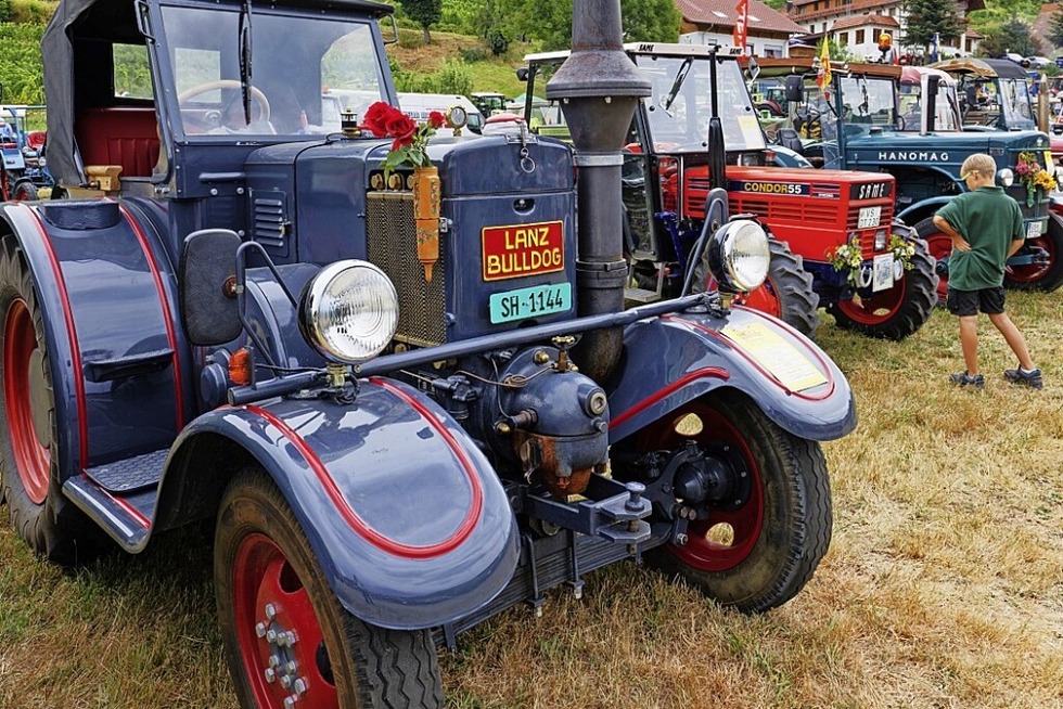 Hunderte Oldtimer-Schlepper sind auf dem Weg nach Glottertal - Badische Zeitung TICKET