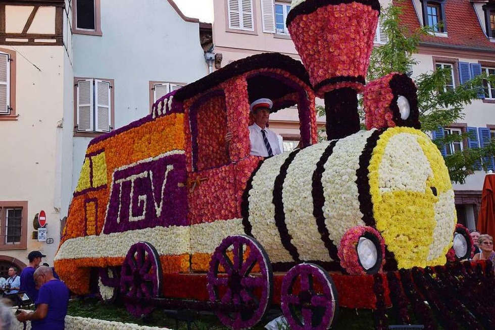 Corso Fleuri am 12. August: Motivwagen mit tausenden Dahlien - Badische Zeitung TICKET