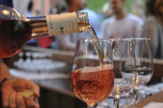 Das Ebringer Weinfest bringt drei Tage Konzerte und Weingenuss