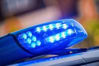 Polizei sucht nach Dieben, die VW-Bus in Neuenburg aufgebrochen haben