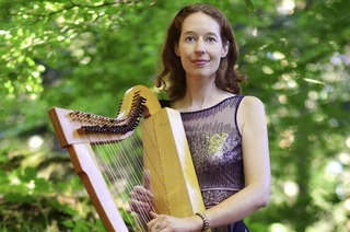 Harfenistin Nadia Birkenstock gibt wieder ein Konzert in Neuried-Altenheim