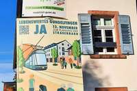 Befrworter der Straenbahn in Gundelfingen werben auf Plakaten fr Wiederaufnahme der Planung