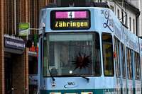 Fahrgast schlgt Freiburger Straenbahnfahrer an Haltestelle Tullastrae