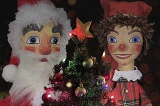 Die Freiburger Puppenbhne zeigt iin Waldkirch-Kollnau das Stck "Kasper und der Weihnachtsmann"