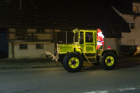 Rollender Advent: Die Rundfahrt der Weihnachtstraktoren im Dreisamtal und St. Peter wird zur Tradition