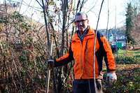 Der "verrckte Grtner" hat seine 101. Baumsorte gepflanzt
