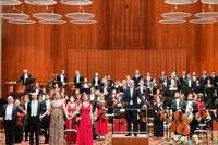 Man lebt ja nur einmal: Das Philharmonische Orchester Freiburg begrt 2024 mit Operette