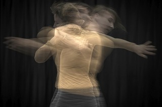 Anna Kempin tanzt die Choreografie von Emi Miyoshi im E--Werk in Freiburg