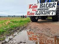 Beim Besuch von Bundeskanzler Olaf Scholz in Freiburg haben Traktoren Schden im Naturschutzgebiet hinterlassen