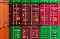 Diebe stehlen Werkzeug und Treibstoff aus Containern in Titisee-Neustadt