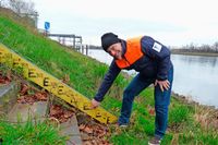 Fr den Hochwasserschutz am Rhein mssen aufwndig die Pegelstnde gemessen werden