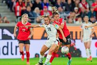 "Wir haben die Anfangsphase verschlafen": DFB-Frauen besiegen sterreich mit viel Mhe 3:2