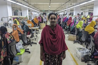 In Weil spricht Marijke Mulder von Femnet bre den Arbeitskampf von Textilarbeiterinnen im grobalen Kontext
