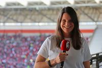 Podcast: SC-Freiburg-Stadionsprecherin Julica Goldschmidt hat ihren Torschrei im Auto gebt