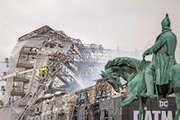 Brand in Kopenhagen: Spitze der abgestrzten Turmspitze berreicht