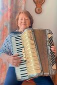 Rita Frei spielt seit 70 Jahren im Handhamonika Clubs in Kirchhofen Akkordeon