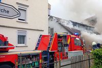 Brand in Autowerkstatt in Schopfheim breitet sich rasend schnell aus