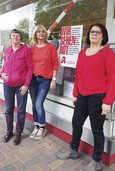 Apotheker protestieren ganz in Rot