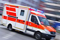 58-Jhriger wirft Straenschild vor einen Rettungswagen in Lrrach