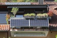 Beliebt sind sie &#8211; aber lohnen sich Solarkraftwerke am Balkon wirklich?