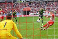 "Maximal unverdient verloren" befindet SC-Freiburg-Kapitn Christian Gnter nach der 1:2-Niederlage gegen Wolfsburg