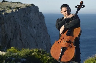 "Ohren auf Weltreise" von Stefan Franzen, begleitet von Cellist Matthieu Saglio begeben sich auf eine musikalische Reise um die Welt