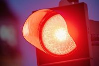 Rote Baustellenampel in Gndenhausen ignoriert &#8211; Fahrzeug gestreift