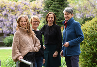 Warum diese Frauen auf dem Freiburger Hauptfriedhof zum Kaffee einladen