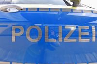 Zeugensuche nach Unfallflucht auf Parkplatz in Gndenhausen