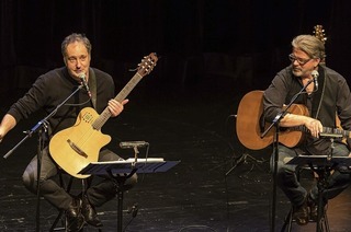 Mit Gitarre und Gesang werden im Rahmen der Reihe Kultur in der Kirche Songs von Leonhard Cohen prsentiert.