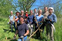 Freiwillige lassen eine alte Kirschplantage in Ballrechten-Dottingen als Biotop aufblhen