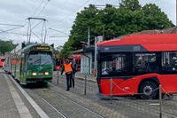 Bus kommt im Freiburger Westen von Strae ab und fhrt auf Gleise &#8211; Tram muss Vollbremsung einlegen
