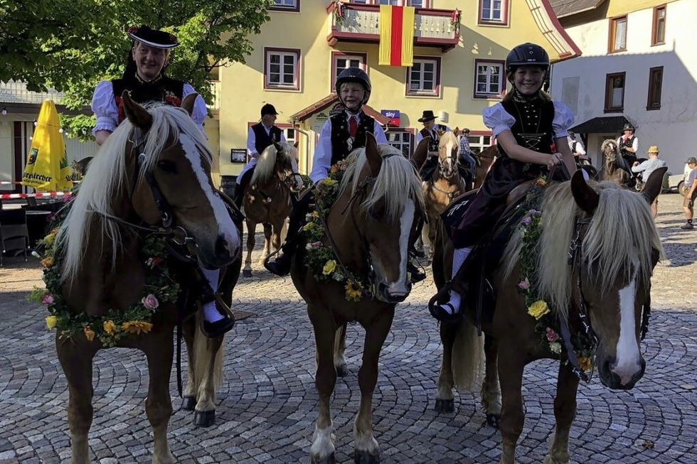 Der traditionelle Eulogi-Ritt findet am Sonntag in Lenzkirch statt - Badische Zeitung TICKET