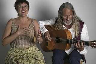 Das Duo Flamenco entre amigos geibt Konzerte in Teningen-Nimburg und Endingen