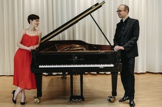 Das Klavierduo Jost-Costa gibt ein Kreuzgangkonzert in Offenburg