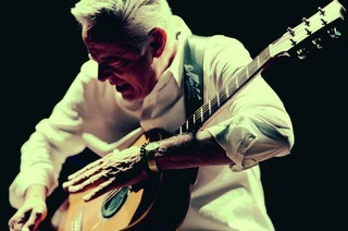 Tommy Emmanuel solo - special guest Mike Dawes