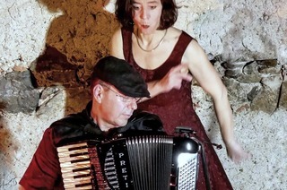 Vera Maier und Thomas Allgeier spielen und singen Tavernenlieder im Thurner Wirtshaus