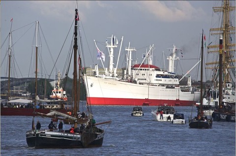 Einlaufparade zum 836. Hafengeburtstag - Hamburg - 09.05.2025 10:00