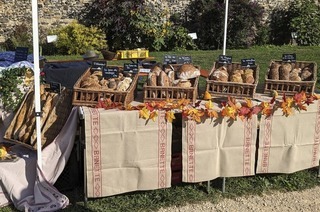 Duftendes Brot und leckere Croissants locken in den Franziskaner Klostergarten