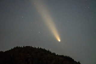 Beim Astronomietag auf dem Freiburger Hausberg Schauinsland knnen Interessierte den Kometen Tsuchinshan-Atlas beobachten